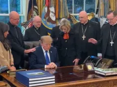 Biskupi spotkali się z Trumpem, teraz przepraszają. "Wykorzystali modlitwę"