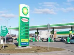 Wysyp ofert pracy na stacjach BP. Tyle zarabiają kasjerzy "na rękę"