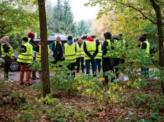 Wolontariusze uporządkowali cmentarz w Wytycznie