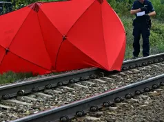 Tragedia na torach pod Warszawą. Pociąg towarowy potrącił 67-latka. Mężczyzna nie żyje