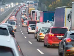 Ciężarówki utknęły pod wiaduktami na A5. Autostrada zamknięta na kilka godzin