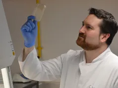 Analiza lotnych metabolitów bakterii ma usprawnić dobór bakteriofagów w leczeniu zakażeń Pseudomonas aeruginosa u chorych na mukowiscydozę