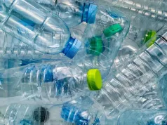 Kaucje: Żabka stawia na nową usługę. Kurier odbierze nawet cztery worki butelek