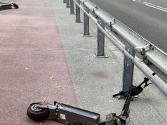 16-latek jechał hulajnogą po alkoholu. Uderzył głową w barierę, był bez kasku