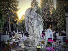 Jak odnaleźć grób bliskich? Ponad 130 cmentarzy w internetowej wyszukiwarce