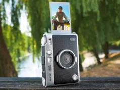 Instax Mini Evo 2 - większy sensor, fazowy AF i dotykowy ekran. Hybrydowy Instax w nowej odsłonie