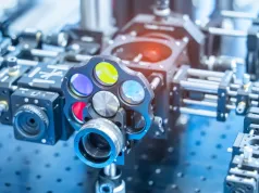 Naukowcy z Warszawy i Wrocławia pracują nad technologią produkcji miniaturowych laserów