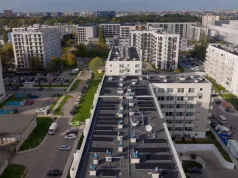 Siedem instalacji fotowoltaicznych w trzech miastach. Dostarczą ponad 243 MWh zielonej energii rocznie