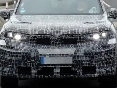 Nowe szybkie BMW X5 przyłapane. Folia zakryła wszystko prócz miny