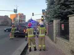 Poranny wypadek na ruchliwym skrzyżowaniu w Ząbkach. BMW zderzyło się z Volkswagenem