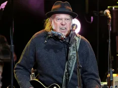 Po ugodzie z Trumpem nie ma śladu. Neil Young znów idzie do sądu, domaga się 10 mln dol.