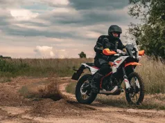 KTM 390 Adventure R – terenowy zawodnik, który asfaltu też się nie boi