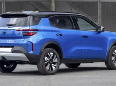 Nowy europejski SUV z hybrydą, automatem i ekranami za 94 600 zł. Czeka w salonie