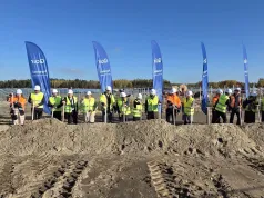 Uroczysta inauguracja budowy farmy fotowoltaicznej w Wierzbicy i symboliczne wkopanie łopaty