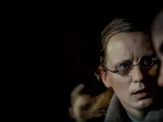 Znalazłam na Netflixie szokujący szwedzki dramat z 1986 r. Skarsgård wykorzystuje biedę kobiet w najgorszy sposób