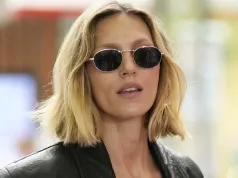 Anja Rubik w skórzanym płaszczu. Stylizacja zrobiła furorę w Warszawie