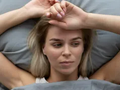 Co nie daje Polakom spokoju o 2 w nocy? Te myśli wracają najczęściej