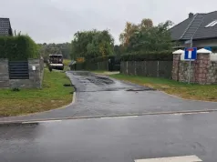 Został asfalt, więc wyremontowano dojazd do domu… radnego