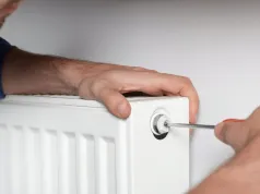 Odpowietrz kaloryfer w 4 krokach. Dom znowu błyskawicznie się nagrzeje