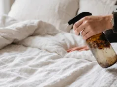 Pościel pachnie jak z luksusowego hotelu. Wystarczą 2 składniki i kilka psiknięć