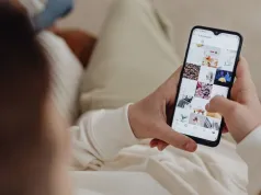 Idealne mamy z Instagrama. Co porównywanie się w sieci robi z pewnością siebie matek