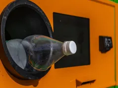 Butelkomaty idą w plener, a zwrot na kartę. Koniec pielgrzymek do sklepu