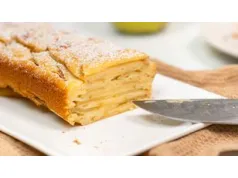 Nasz przepis dnia na warstwowiec z jabłkami. To ciasto to murowany hit jesieni