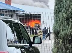 Pożar hali zakładu aluminiowego w Stalowej Woli. Trwa akcja gaśnicza