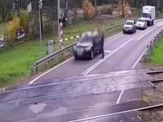 Wjechała na przejazd pomimo opuszczanych rogatek. Gdyby nie on…