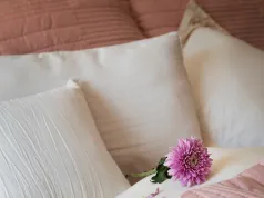 Jesienna pościel za niecałe 5 dyszek. Sinsay ma bawełniany komplet, IKEA też stawia na podobne wzory