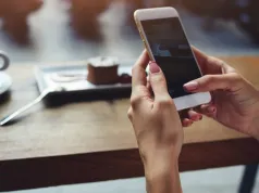 15 restauracji zakazuje telefonów przy stole. Eksperyment włoskiej wyspie