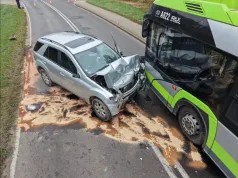 Kierowca mercedesa zajechał drogę autobusowi MPK w Olsztynie. Trzech pasażerów trafiło do szpitala