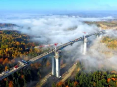 80 metrów nad ziemią! Najwyższa estakada w Polsce już na półmetku!