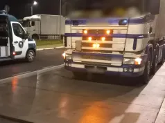 Scania „czwórka” wciąż przy ciężkiej pracy na kontenerach – 53 tony na 7 osiach