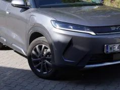 BYD Atto 2 DM-i: chińska recepta na polskie korki