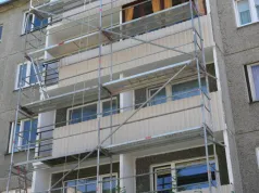 Remonty na osiedlach w Zduńskiej Woli dobiegają końca. Balkony i wejścia do bloków przechodzą modernizację
