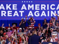 "Kupicie co najwyżej hamburgera". Trump obiecał Amerykanom hojne bonusy, a teraz sam się z nich śmieje