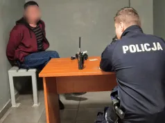Chciał zapisać się do lekarza, zagroził bombą. Na komendę przyjechał pijany