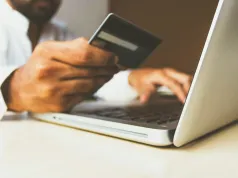 Systemowy błąd czy wyrachowany model biznesowy? Wyrok sądu obnaża patologie polskiego e-commerce’u