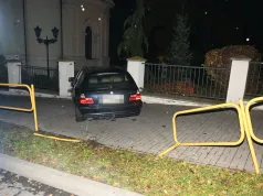 Pijany 19-latek wjechał BMW w ogrodzenie cerkwi w Chełmie. Miał ponad promil alkoholu
