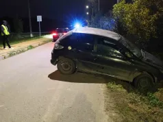 Peugeot wylądował w rowie, w aucie dwie pijane osoby. Oboje zapewniali, że to oni kierowali