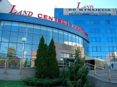 Koniec znanego centrum handlowego w Warszawie. Zastąpią je biurowiec i akademik