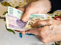 Dodatkowe 7 tys. dla seniorów co miesiąc. Jakie warunki trzeba spełnić?