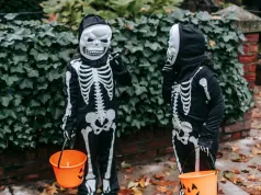 Używany strój Batmana za 99,99 zł, a nowy za 54,99 zł. Na Allegro kwitnie „wypożyczalnia” na Halloween