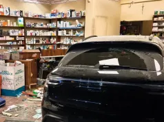 "Ledwo ją prowadzili". Pijana kobieta wjechała Porsche do apteki