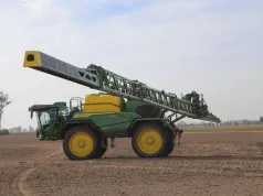 Zbiornik 5000 l, belka 42 m. Co oferuje opryskiwacz John Deere 550R?