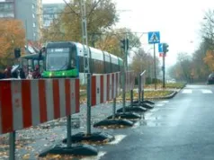 Wszystkich Świętych 2026 w Szczecinie. Kiedy spodziewać się największego ruchu przy cmentarzach?