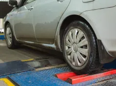Mechanik porównuje dwa odczyty. Zły wynik i nie przejdziesz badania