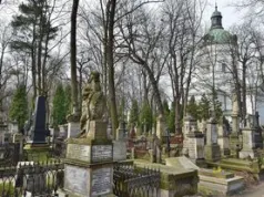 Warszawa: Stare Powązki przed 52. kwestą. Uratowano ponad 1700 pomników