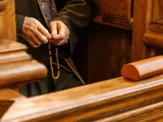 Poszukiwany ksiądz wrócił do parafii. Przyjechał zaginionym samochodem